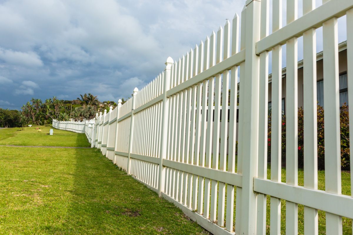 Horizontal vs. Vertical Fence: Which Is Best for Your MN Property?
