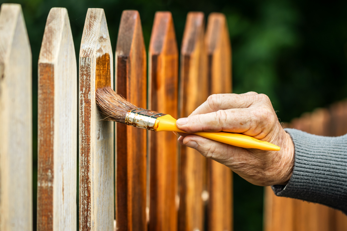 The Best Time of Year to Stain a Fence in Minnesota